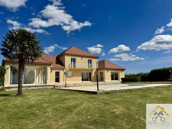 Propriété 6 pièces 257 m²