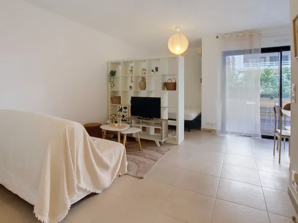 A LOUER EN EXCLUSIVITE - PORT FREJUS LOCATION APPARTEMENT STUDIO MEUBLE de 33m2 environ