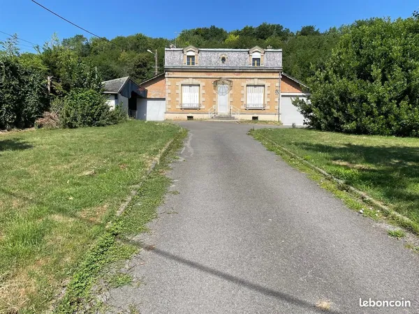 À LOUER Grande maison avec dépendances Usage mixte habitation / professionnel VAUXBUIN aux portes de
