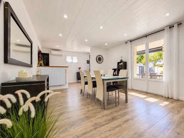 MARIGNANE BAS DE VILLA DE 100 M2, JARDIN ET TERRASSE : L'E