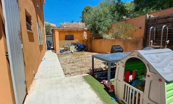 Gardanne - Maison rénovée 3 pièces - 70 m2 - terrasse couverte - jardin - stationnement