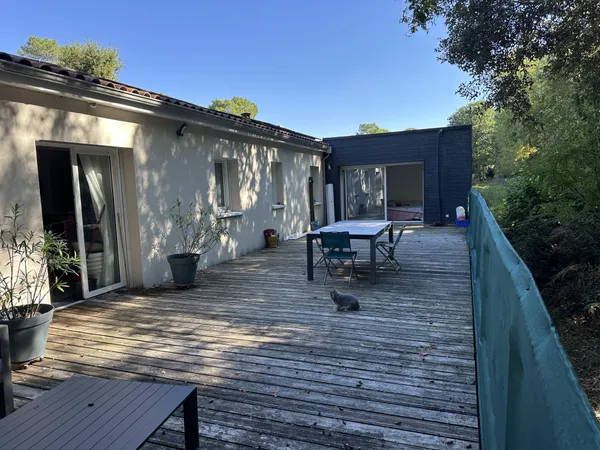 La Tremblade, 254m2 de plain-pied climatisé, 5 chambres.