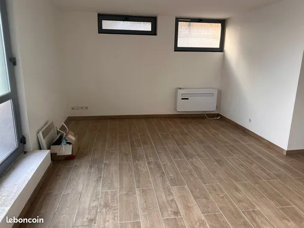 Appartement en rez de jardin avec cour