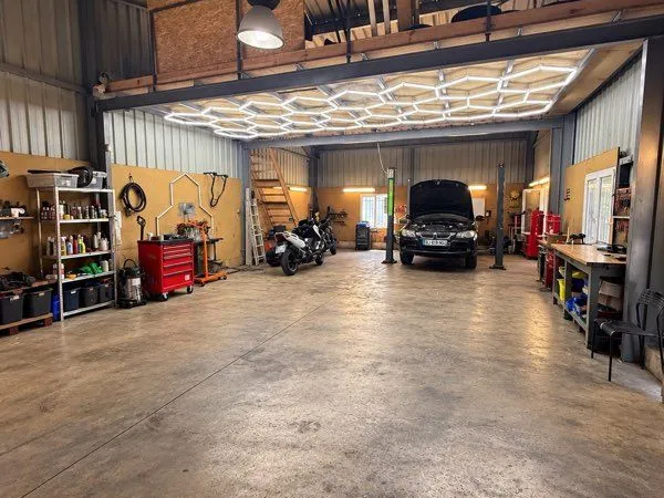 Garage atelier automobile moto