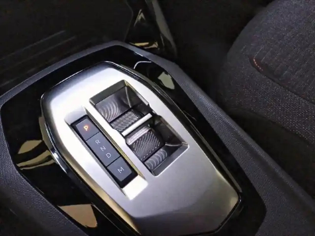 Peugeot 208 hybrid 100 e-dcs6 — photo 44