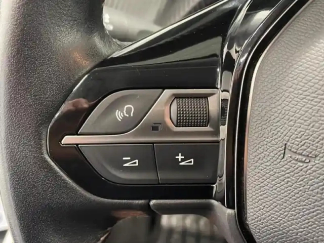Peugeot 2008 1.2 puretech 100ch s&amp;s active — photo 9