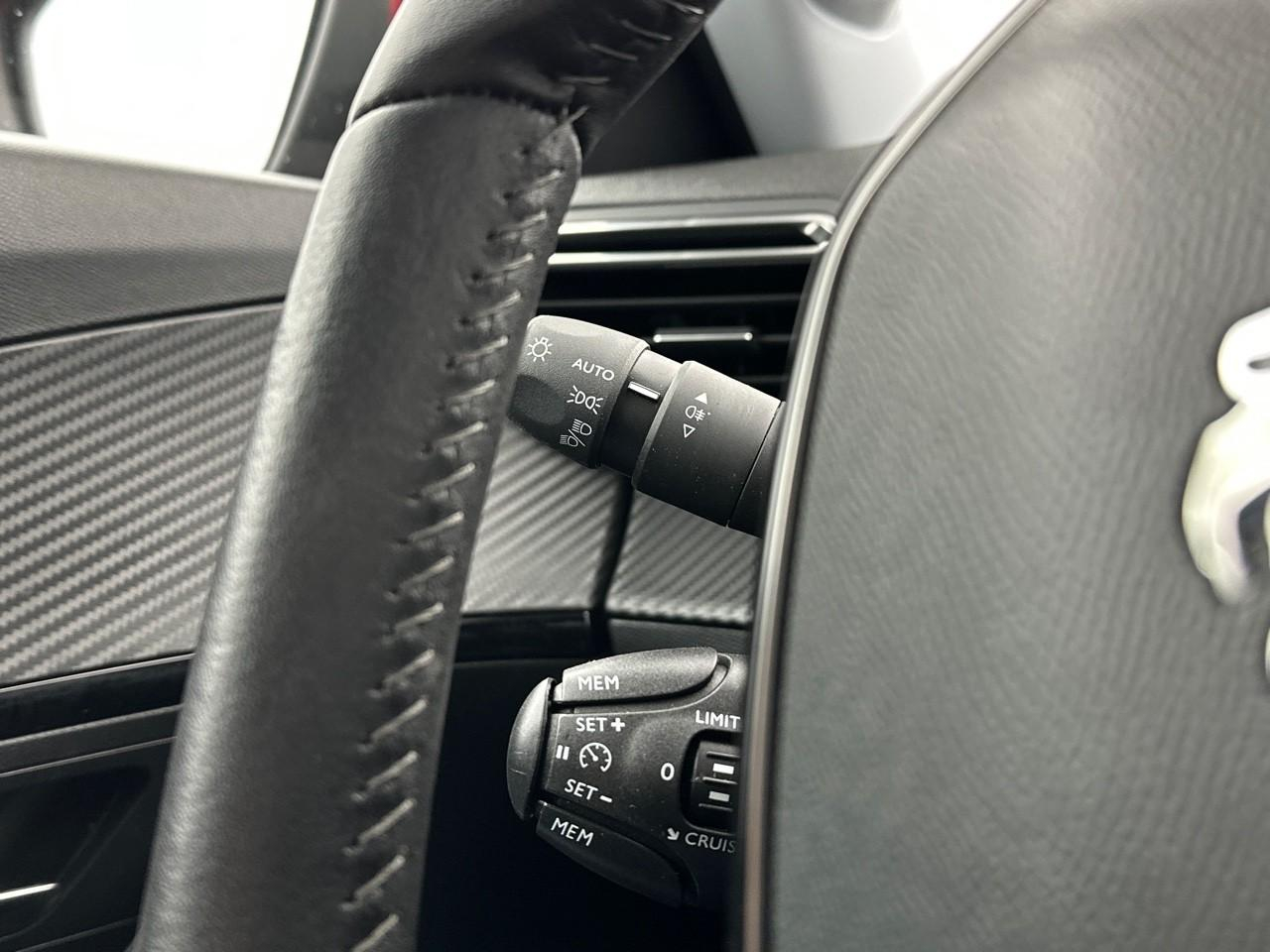 Peugeot 2008 puretech 130 s&s bvm6 allure — photo 19