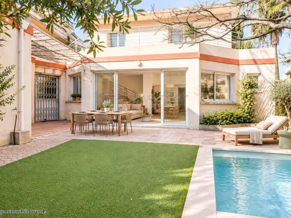 Maison familiale avec jardin, terrasses, garage St Marguerite- Dromel? 13009 Marseille