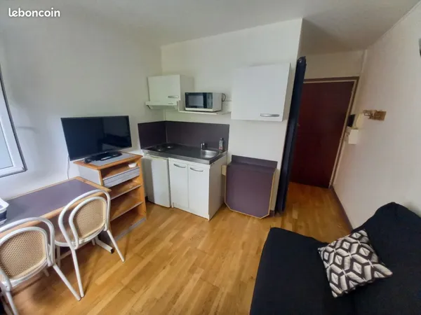 Studio meublé avec une place de parking privative et sécurisée