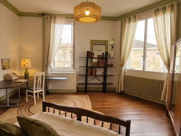 Grande chambre meublée + salle d'eau privative grande coloc Bordeaux/Bègles