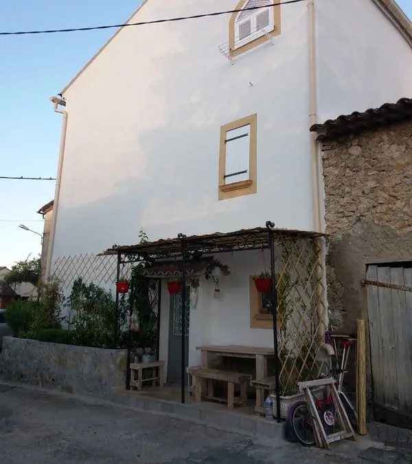 Photo 1