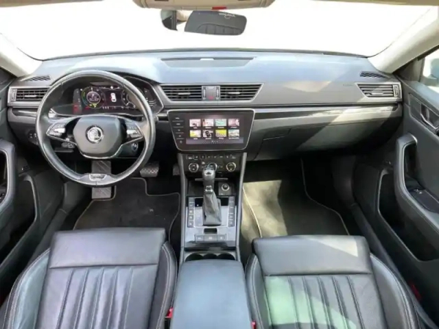 Skoda Superb combi 1.4 tsi phev 218ch laurin&amp;klement dsg6 — photo 6