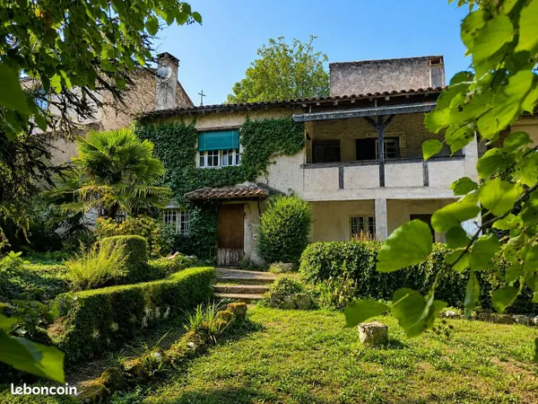 Maison de village avec jardin
