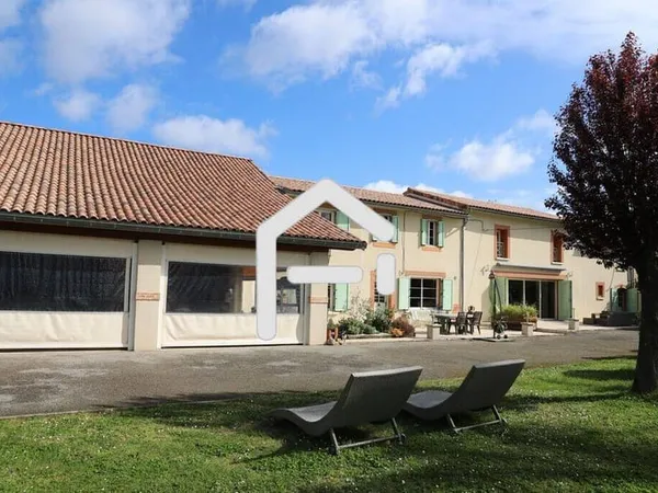 Maison 10 pièces 325 m²
