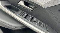 Peugeot 5008 Hybrid 145ch GT e-DCS6 — photo 16