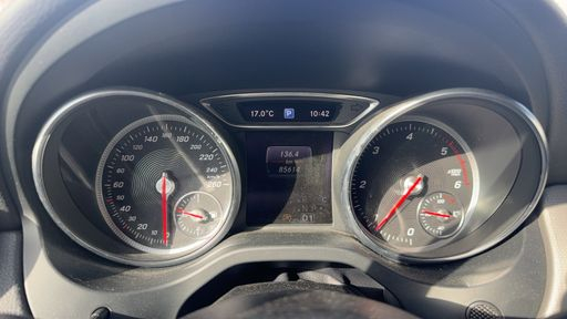 Mercedes Classe GLA 180 CDi 109 7G-DCT - Sensation – 2018 – 85614 km – Diesel – Boîte Automatique — photo 16