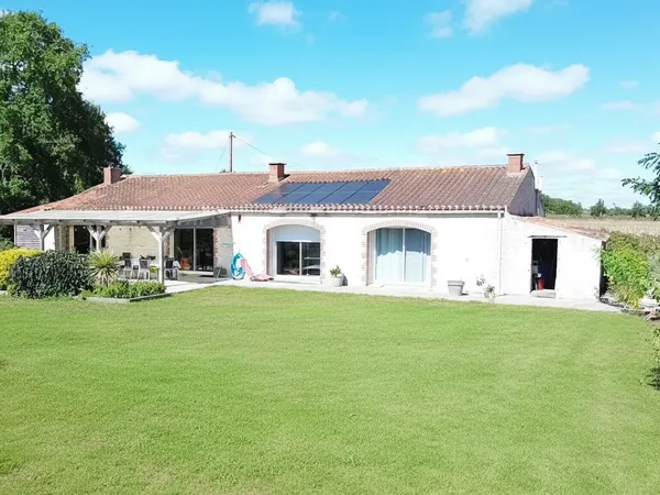 Longère en pierre 171 m² à vendre en campagne à Maché