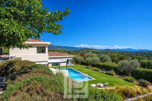 Maison 10 pièces 363 m²