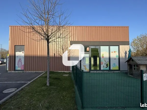 Bureau 136 m²