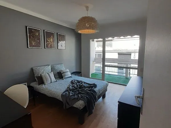 T2 meublé 62 m² entièrement rénové - Grande terrasse - Lyon 7 / Place Saint-Louis