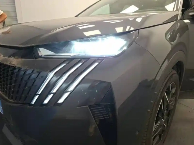 Peugeot 3008 hybrid 145 e-dcs6 — photo 35