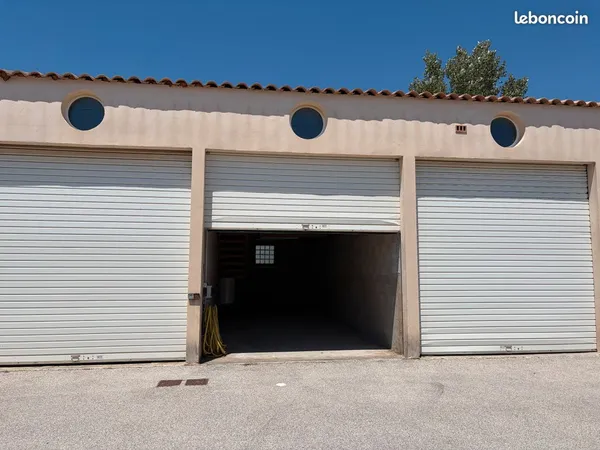 A louer garage grand volume