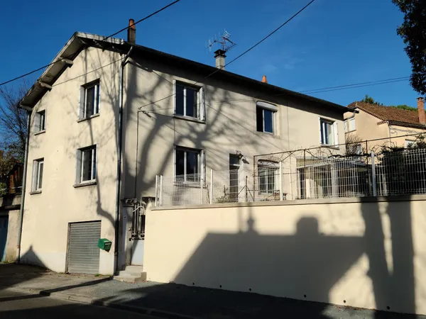 Maison 5 pièces, garage, buanderie-atelier, jardin.