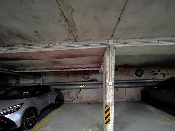 Place de Parking en sous-sol - Suresnes - Résidence sécurisée