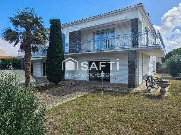 A deux pas de l'ocean, maison atypique de 217m²,5 grandes chambres, piscine et vue sur les marais: u