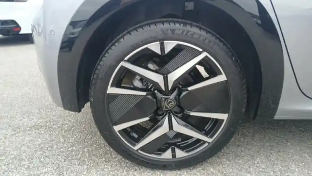 Peugeot 208 hybrid 110 e-dcs6 — photo 54