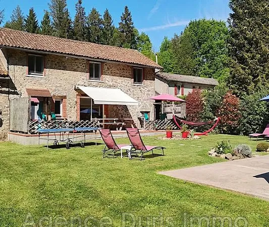 Maison 10 pièces 270 m²