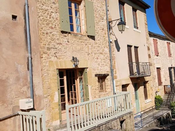 Vends maison 84m², séjour et 2 chambres