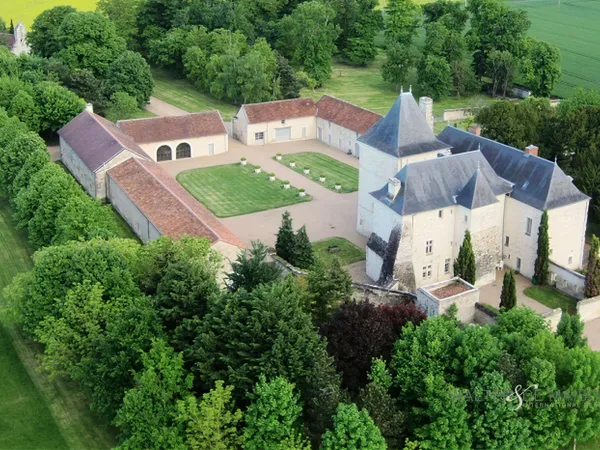 Château médiéval d'exception en Touraine
