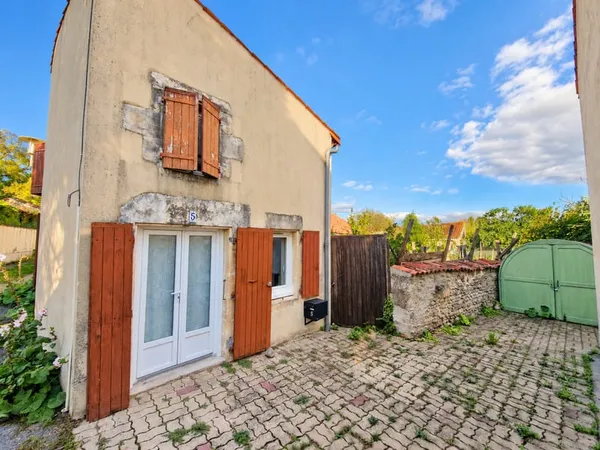 Maison à vendre 2 pièces TONNAY BOUTONNE (17) 47 m² habitables