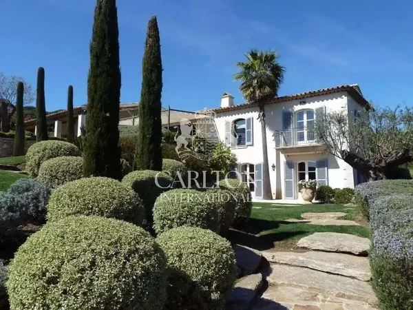 Villa 8 pièces 400 m²