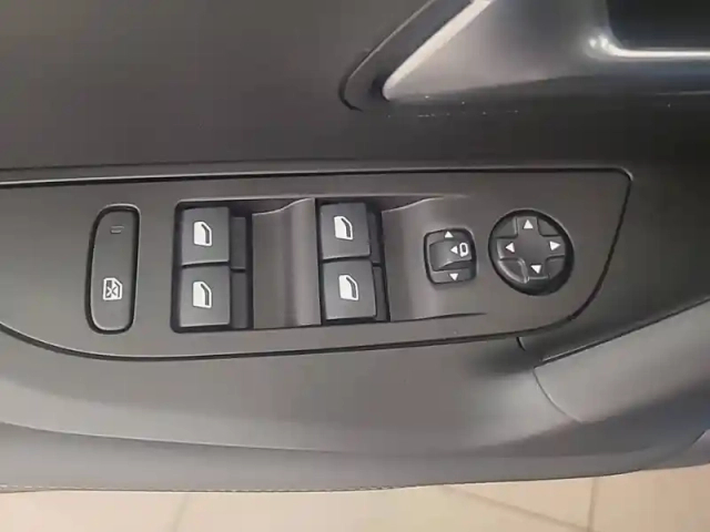 Peugeot 2008 electrique 136 ch — photo 24