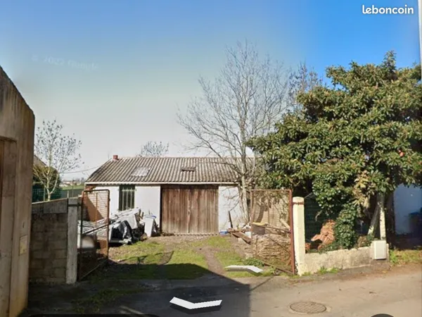Terrain avec bâtiment à réhabiliter (ancien garage)