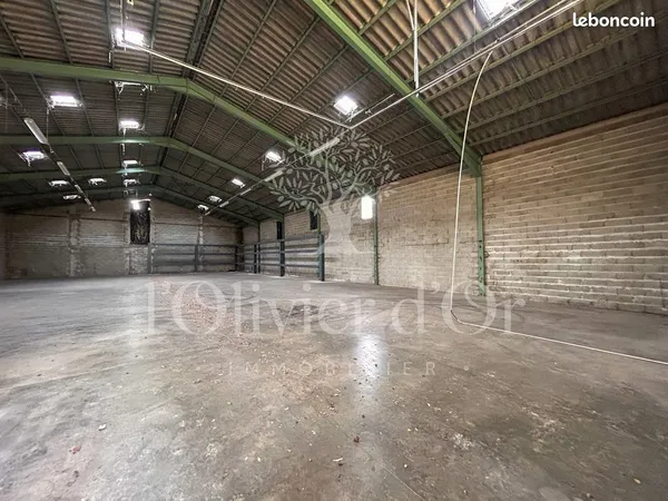 Parking/box 560 m² Tulette