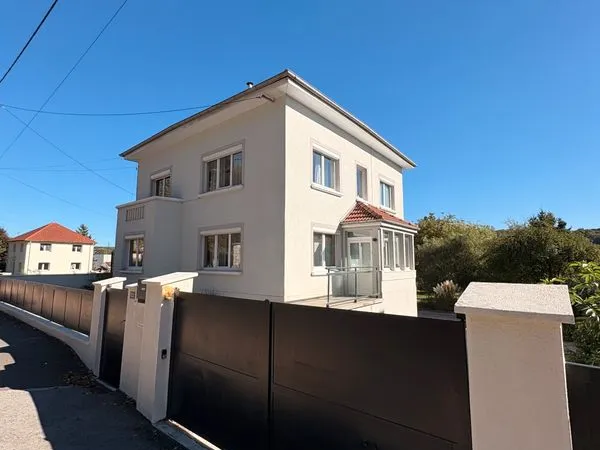 Maison familiale rénovée - 201 m² - 6 chambres - Terrain 1 616 m² - DPE C