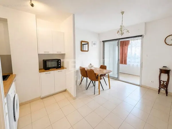 RARE, Au coeur du Centre ville, Joli Studio de 30m2 dont loggia de 8m2