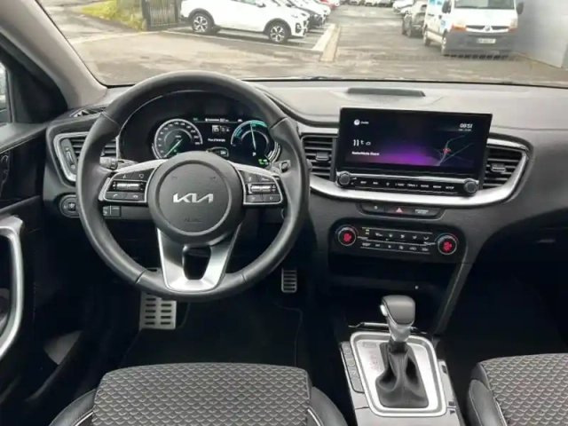 Kia Xceed 1.6 gdi 105ch + plug-in 60.5ch black &amp; white edition dct6 my22 — photo 15