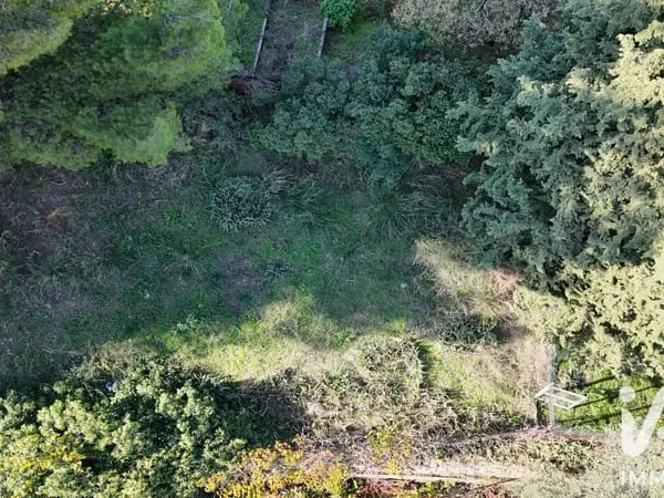 Terrain 576 m²