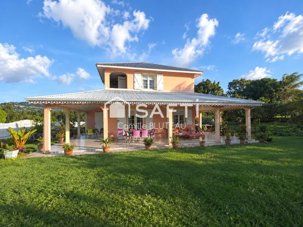 VILLA FAMILIALE T5 AU CALME, AVEC BEAU POTENTIEL !