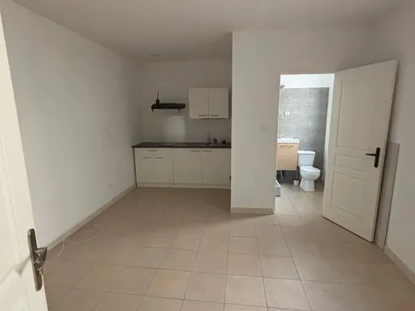 Joli petit studio refait à neuf