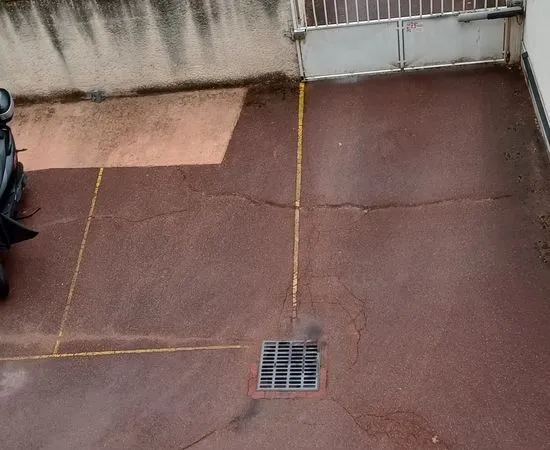 Place de parking dans copropriété fermée