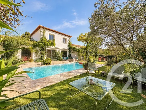 Maison 7 pièces 220 m²