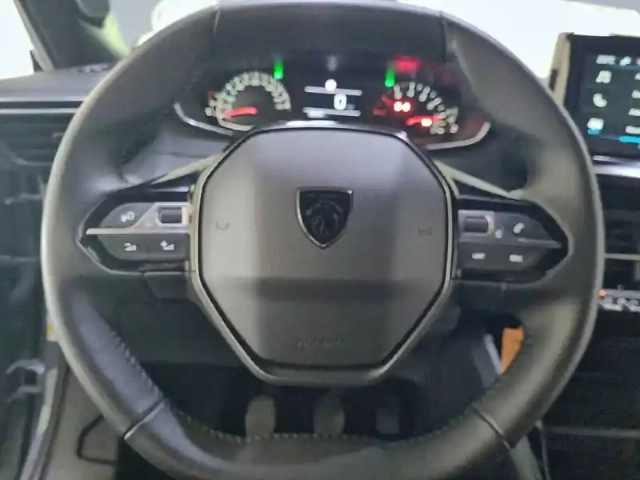 Peugeot 2008 puretech 100 s&amp;s bvm6 — photo 12