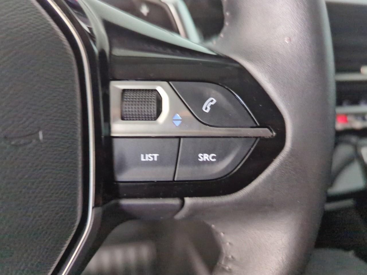 Peugeot 2008 puretech 130 s&s eat8 allure pack — photo 24