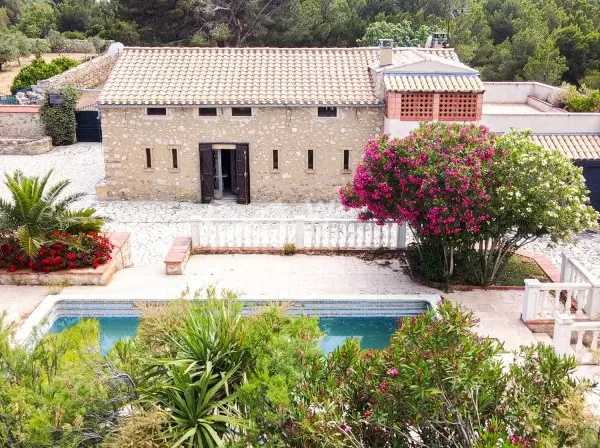 MAGNIFIQUE VILLA AU BORD DE LA MER