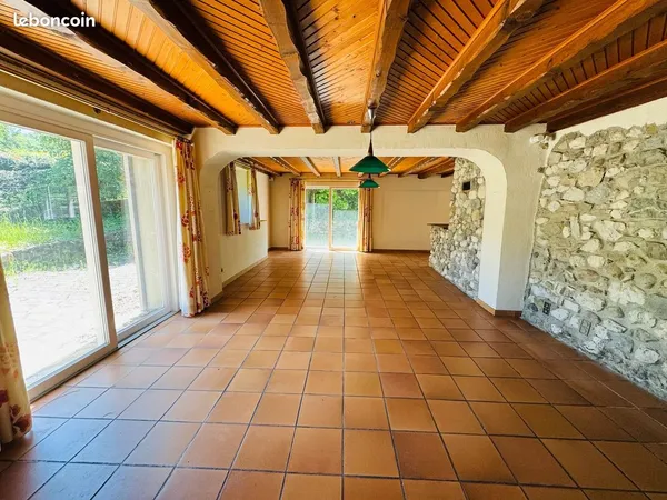Maison 11 pièces 300 m²